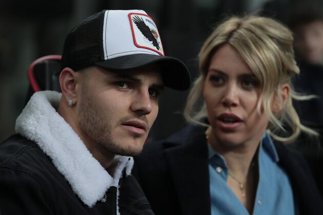 MILAN, ITALY - FEBRUARY 21:  Mauro Emanuel Icardi of FC Internazionale and his wife Wanda Nara attend the UEFA Europa League Round of 32 Second Leg match between FC Internazionale and SK Rapid Wien at San Siro on February 21, 2019 in Milan, Italy.  (Photo by Emilio Andreoli/Getty Images)