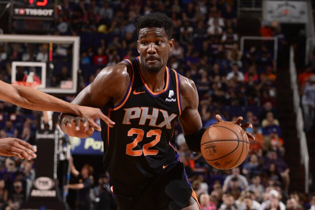 PHOENIX, AZ - MARCH 30: Deandre Ayton #22 of the Phoenix Suns drives to the basket against the Memphis Grizzlies on March 30, 2019 at Talking Stick Resort Arena in Phoenix, Arizona. NOTE TO USER: User expressly acknowledges and agrees that, by downloading and or using this photograph, user is consenting to the terms and conditions of the Getty Images License Agreement. Mandatory Copyright Notice: Copyright 2019 NBAE (Photo by Barry Gossage/NBAE via Getty Images)