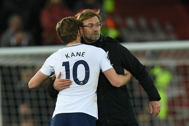 Liverpool's German manager Jurgen Klopp (R) congratulates Tottenham Hotspur's English striker Harry Kane during the English Premier League football match between Liverpool and Tottenham Hotspur at Anfield in Liverpool, north west England on February 4, 2018. / AFP PHOTO / Paul ELLIS / RESTRICTED TO EDITORIAL USE. No use with unauthorized audio, video, data, fixture lists, club/league logos or 'live' services. Online in-match use limited to 75 images, no video emulation. No use in betting, games or single club/league/player publications.  /         (Photo credit should read PAUL ELLIS/AFP/Getty Images)