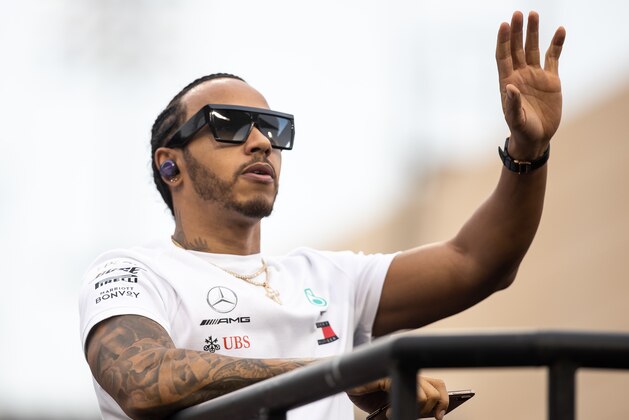 BAHRAIN, BAHRAIN - MARCH 31: Lewis Hamilton of Great Britain and Mercedes GP waves to the crowd on the drivers parade before the F1 Grand Prix of Bahrain at Bahrain International Circuit on March 31, 2019 in Bahrain, Bahrain. (Photo by Lars Baron/Getty Images)
