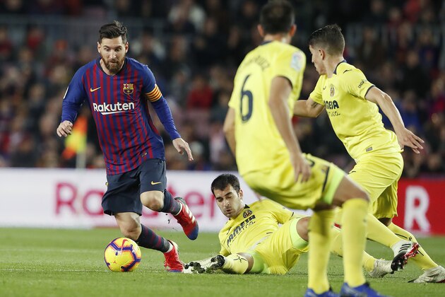 BARCELONA, SPAIN - DECEMBER 2: (L-R) Lionel Messi of FC Barcelona, Santiago Caseres of Villarreal  during the La Liga Santander  match between FC Barcelona v Villarreal at the Camp Nou on December 2, 2018 in Barcelona Spain (Photo by Soccrates/Getty Images)