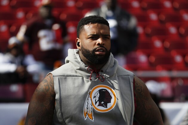 Washington Redskins offensive tackle Trent Williams (71) takes the field for warms up before an NFL football game against the Dallas Cowboys Sunday, Oct. 21, 2018, in Landover, Md. (AP Photo/Andrew Harnik)