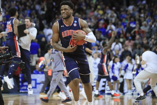Auburn's Malik Dunbar celebrates after Auburn beat Kentucky in the Midwest Regional final game in the NCAA men's college basketball tournament Sunday, March 31, 2019, in Kansas City, Mo. Auburn won 77-71 in overtime. (AP Photo/Orlin Wagner)