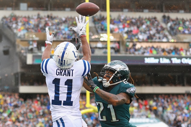 PHILADELPHIA, PA - SEPTEMBER 23:  Wide receiver Ryan Grant #11 of the Indianapolis Colts makes a touchdown-catch off a 5-yard pass from quarterback Andrew Luck #12 (not pictured) against cornerback Ronald Darby #21 of the Philadelphia Eagles during the first quarter at Lincoln Financial Field on September 23, 2018 in Philadelphia, Pennsylvania.  (Photo by Mitchell Leff/Getty Images)