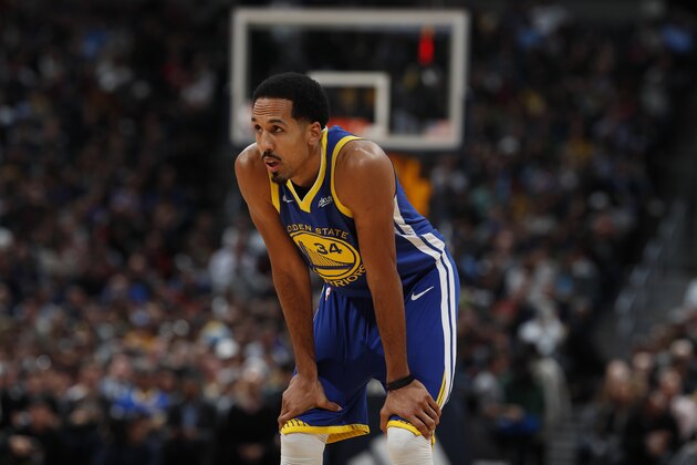 Golden State Warriors guard Shaun Livingston (34) in the second half of an NBA basketball game Tuesday, Jan. 15, 2019, in Denver. The Warriors won 142-111. (AP Photo/David Zalubowski)