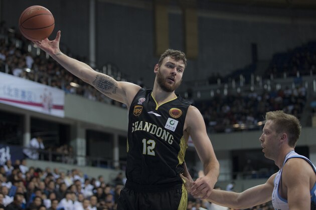 BEIJING, CHINA - NOVEMBER 02:  Donatas Motiejunas #12 of ShanDong Hi-Speed in action during the 2017/2018 CBA League match between Beijing Ducks and ShanDong Hi-Speed at Shougang Basketball Center Gymnasium on November 2, 2017 in Beijing, China.  (Photo by XIN LI/Getty Images)