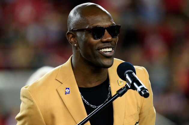 SANTA CLARA, CA - NOVEMBER 01: 2018 Hall of Fame inductee Terrell Owens speaks during a ceremony at halftime of the game between the San Francisco 49ers and the Oakland Raiders at Levi's Stadium on November 1, 2018 in Santa Clara, California. (Photo by Daniel Shirey/Getty Images)