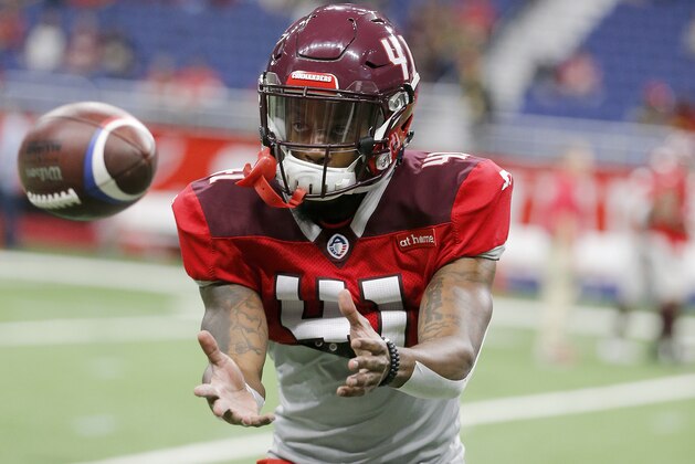 San Antonio Commanders defensive back De'Vante Bausby (41) eyes the ball during the warmups before the game between Arizona Hotshots at San Antonio Commanders AAF football game, Sunday, March 31, 2019, at the Alamodome in San Antonio. (AP Photo/Chris Covatta)