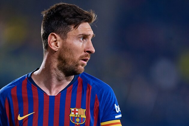 VILLAREAL, SPAIN - APRIL 02: Leo Messi of FC Barcelona looks on during the La Liga match between Villarreal CF and FC Barcelona at Estadio de la Ceramica on April 2, 2019 in Villareal, Spain. (Photo by David Aliaga/MB Media/Getty Images)