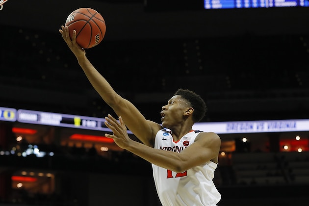 LOUISVILLE, KENTUCKY - MARCH 28: De'Andre Hunter #12 of the Virginia Cavaliers attempts a layup against the Oregon Ducks during the second half of the 2019 NCAA Men's Basketball Tournament South Regional at the KFC YUM! Center on March 28, 2019 in Louisville, Kentucky. (Photo by Kevin C. Cox/Getty Images) LOUISVILLE, KENTUCKY - MARCH 28: De'Andre Hunter #12 of the Virginia Cavaliers attempts a layup against the Oregon Ducks during the second half of the 2019 NCAA Men's Basketball Tournament South Regional at the KFC YUM! Center on March 28, 2019 in Louisville, Kentucky. (Photo by Kevin C. Cox/Getty Images)