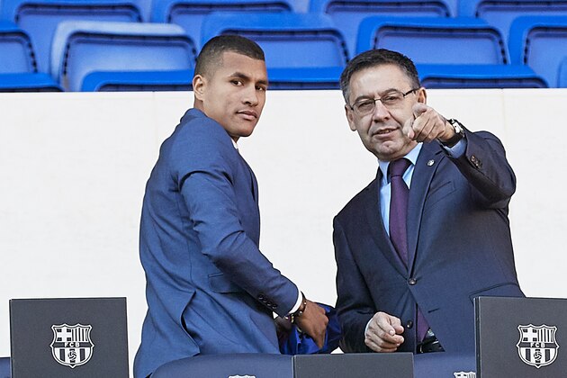 BARCELONA, SPAIN - DECEMBER 27: Jeison Murillo and FC Barcelona president Josep Maria Bartomeu look on a prior during the presentation as new player of FC Barcelona, at Nou Camp on December 27, 2018 in Barcelona, Spain. (Photo by Quality Sport Images/Getty Images)