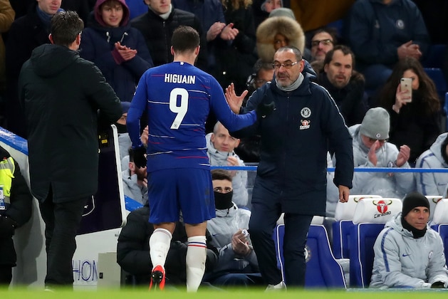 LONDON, ENGLAND - JANUARY 27: Gozalo Higuain of Chelsea shakes hands with Maurizio Sarri, Manager of Chelsea as he is subbed during the FA Cup Fourth Round match between Chelsea and Sheffield Wednesday at Stamford Bridge on January 27, 2019 in London, United Kingdom.  (Photo by Clive Rose/Getty Images)