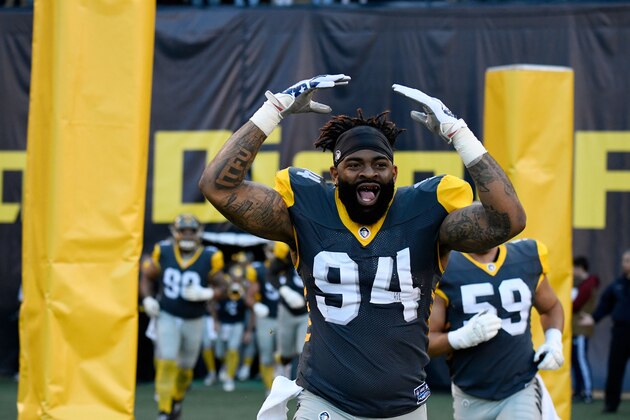 SAN DIEGO, CALIFORNIA - FEBRUARY 24:  Damontre Moore #94 of the San Diego Fleet takes the field prior to an Alliance of American Football game against the San Antonio Commanders at SDCCU Stadium on February 24, 2019 in San Diego, California. (Photo by Denis Poroy/AAF/Getty Images)