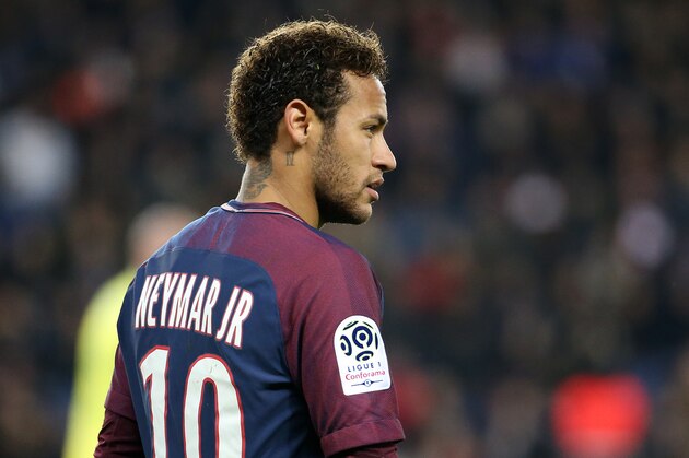 PARIS, FRANCE - NOVEMBER 18: Neymar Jr of PSG during the French Ligue 1 match between Paris Saint Germain (PSG) and FC Nantes at Parc des Princes stadium on November 18, 2017 in Paris, France. (Photo by Jean Catuffe/Getty Images)