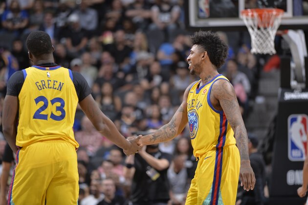 SAN ANTONIO, TX - MARCH 19:   Nick Young #6 of the Golden State Warriors high fives Draymond Green #23 of the Golden State Warriors during the game against the San Antonio Spurs on March 19, 2018 at the AT&T Center in San Antonio, Texas. NOTE TO USER: User expressly acknowledges and agrees that, by downloading and or using this photograph, user is consenting to the terms and conditions of the Getty Images License Agreement. Mandatory Copyright Notice: Copyright 2018 NBAE (Photos by Mark Sobhani/NBAE via Getty Images)