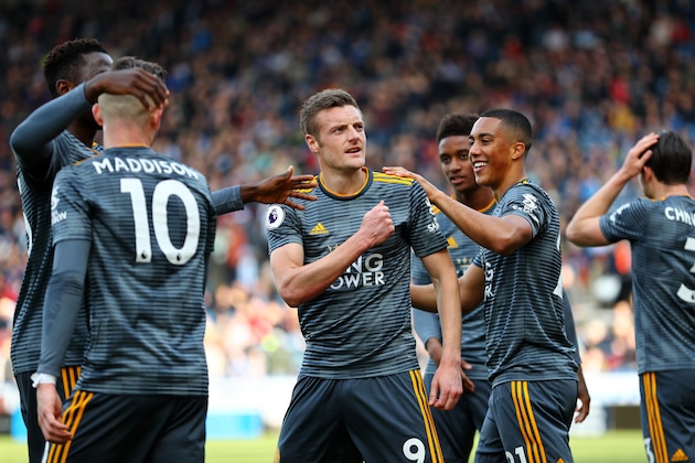 HUDDERSFIELD, ENGLAND - APRIL 06: Jamie Vardy of Leicester City celebrates after scoring his team's fourth goal with his team mates during the Premier League match between Huddersfield Town and Leicester City at John Smith's Stadium on April 06, 2019 in Huddersfield, United Kingdom. (Photo by Matthew Lewis/Getty Images)
