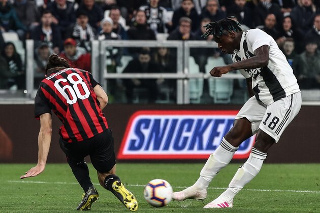 Juventus' Italian forward Moise Kean (R) shoots on goal despite AC Milan's Swiss defender Ricardo Rodriguez during the Italian Serie A football match Juventus vs AC Milan on April 6, 2019 at the Juventus stadium in Turin. (Photo by Isabella BONOTTO / AFP)        (Photo credit should read ISABELLA BONOTTO/AFP/Getty Images)