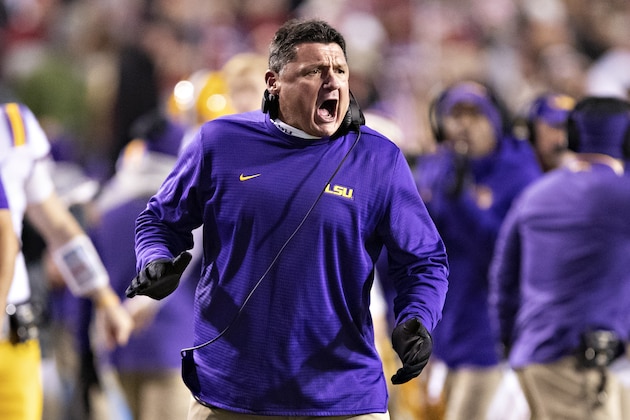 FAYETTEVILLE, AR - NOVEMBER 10:  Head Coach Ed Orgeron of the LSU Tigers yells to his team during a game against the Arkansas Razorbacks at Razorback Stadium on November 10, 2018 in Fayetteville, Arkansas.  The Tigers defeated the Razorbacks 24-17.  (Photo by Wesley Hitt/Getty Images)