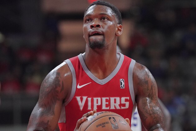 EDINBURG, TX - April 2: Michael Frazier #21 of the Rio Grande Valley Vipers  shoot the ball at the foul line against the Santa Cruz Warriors  on April 2, 2019 at the Bert Ogden Arena in Edinburg, Texas. NOTE TO USER: User expressly acknowledges and agrees that, by downloading and/or using this Photograph, user is consenting to the terms and conditions of the Getty Images License Agreement. Mandatory Copyright Notice: Copyright 2019 NBAE (Photo by Christian Inoferio/NBAE via Getty Images)