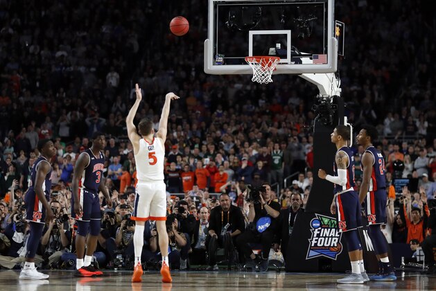 Virginia's Kyle Guy (5) shoots the last free throw to defeat Auburn 63-62 during the second half in the semifinals of the Final Four NCAA college basketball tournament, Saturday, April 6, 2019, in Minneapolis. (AP Photo/Jeff Roberson)
