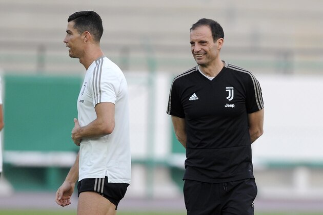 JEDDAH, SAUDI ARABIA - JANUARY 15:  Juventus head coach Massimiliano Allegri and Cristiano Ronaldo of Juventus during the juventus training session - Italian Supercup previews on January 15, 2019 in Jeddah, Saudi Arabia.  (Photo by Marco Rosi/Getty Images for Lega Serie A)