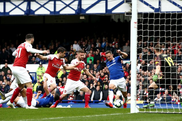 LIVERPOOL, ENGLAND - APRIL 07: Phil Jagielka of Everton scores his team's first goal during the Premier League match between Everton FC and Arsenal FC at Goodison Park on April 07, 2019 in Liverpool, United Kingdom. (Photo by Jan Kruger/Getty Images)