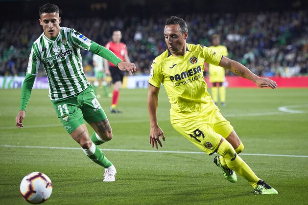 SEVILLE, SPAIN - APRIL 07: Cristian Tello of Real Betis competes for the ball with Santi Cazorla of Villarreal CF during the La Liga match between Real Betis Balompie and Villarreal CF at Estadio Benito Villamarin on April 07, 2019 in Seville, Spain. (Photo by Quality Sport Images/Getty Images)
