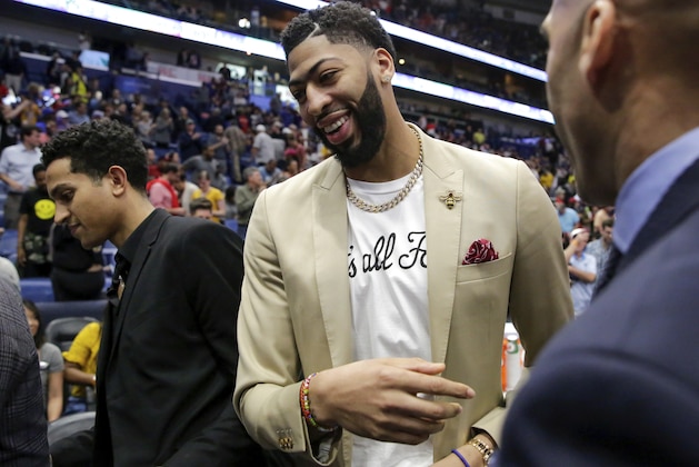 New Orleans Pelicans forward Anthony Davis, wearing a 'That's All Folks,' T-shirt under his jacket, exits the floor, possibly for the last time at a Pelican, after an NBA basketball game against the Golden State Warriors in New Orleans, Tuesday, April 9, 2019. The Warriors won 112-103. (AP Photo/Scott Threlkeld)