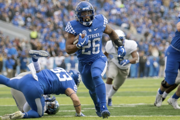 Kentucky running back Benny Snell Jr. (26) runs for a touchdown during the first half of an NCAA college football game against Middle Tennessee in Lexington, Ky., Saturday, Nov. 17, 2018. (AP Photo/Bryan Woolston)