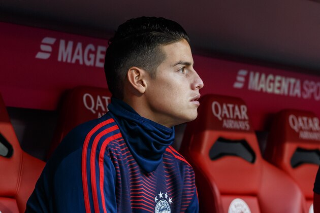 MUNICH, GERMANY - APRIL 06: James Rodriguez of FC Bayern Muenchen on the bench prior to the Bundesliga match between FC Bayern Muenchen and Borussia Dortmund at Allianz Arena on April 06, 2019 in Munich, Germany. (Photo by TF-Images/Getty Images)