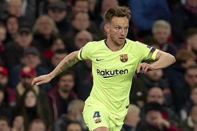 MANCHESTER, ENGLAND - APRIL 10: Ivan Rakitic of FC Barcelona runs with the ball during the UEFA Champions League Quarter Final first leg match between Manchester United and FC Barcelona at Old Trafford on April 10, 2019 in Manchester, England. (Photo by Quality Sport Images/Getty Images)
