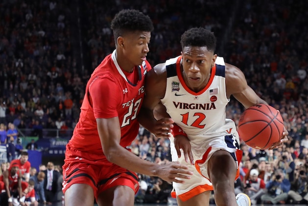 MINNEAPOLIS, MINNESOTA - APRIL 08:  De'Andre Hunter #12 of the Virginia Cavaliers is defended by Jarrett Culver #23 of the Texas Tech Red Raiders during the 2019 NCAA men's Final Four National Championship game at U.S. Bank Stadium on April 08, 2019 in Minneapolis, Minnesota. (Photo by Streeter Lecka/Getty Images)