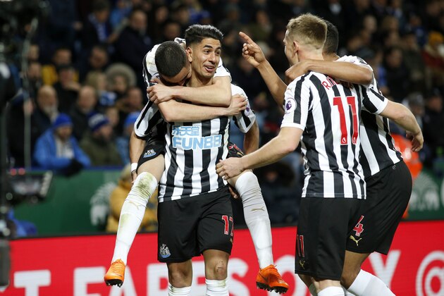 LEICESTER, ENGLAND - APRIL 12: Ayoze Perez of Newcastle United celebrates with teammates following his goal during the Premier League match between Leicester City and Newcastle United at The King Power Stadium on April 12, 2019 in Leicester, United Kingdom. (Photo by Malcolm Couzens/Getty Images)