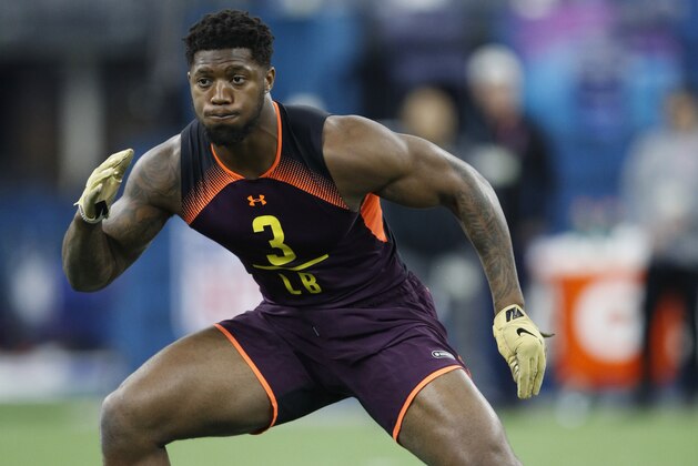 INDIANAPOLIS, IN - MARCH 03: Linebacker Josh Allen of Kentucky works out during day four of the NFL Combine at Lucas Oil Stadium on March 3, 2019 in Indianapolis, Indiana. (Photo by Joe Robbins/Getty Images) INDIANAPOLIS, IN - MARCH 03: Linebacker Josh Allen of Kentucky works out during day four of the NFL Combine at Lucas Oil Stadium on March 3, 2019 in Indianapolis, Indiana. (Photo by Joe Robbins/Getty Images)