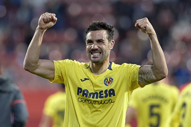 GIRONA, SPAIN - APRIL 14: Vicente Iborra of Villarreal CF celebrates the victory at the enf of the La Liga match between Girona FC and Villarreal CF at Montilivi Stadium on April 14, 2019 in Girona, Spain. (Photo by Quality Sport Images/Getty Images)