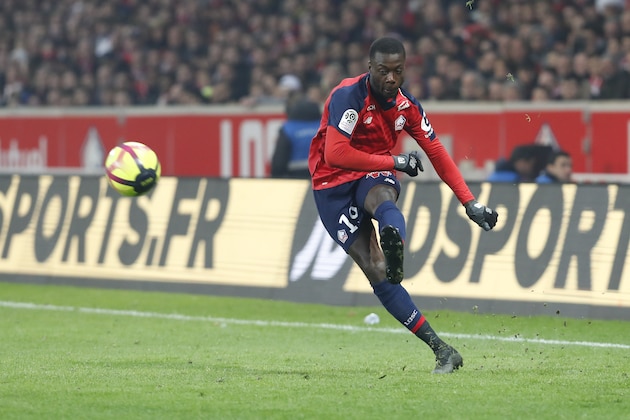LILLE, FRANCE - APRIL 14: Nicolas Pepe #19 of Losc shoots the ball during the Ligue 1 match between Paris Saint-Germain and Lille OSC at Stade Pierre Mauroy on April 14, 2019 in Lille, France. (Photo by Catherine Steenkeste/Getty Images)