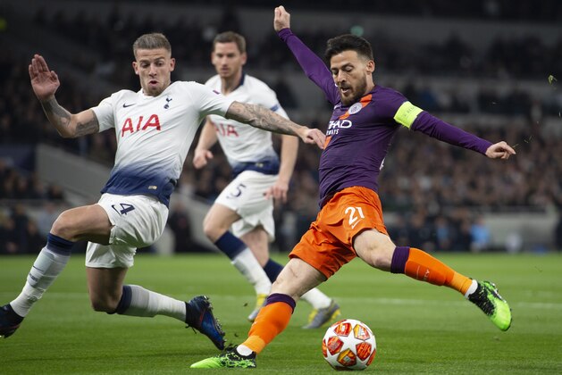 LONDON, ENGLAND - APRIL 09: Toby Alderweireld of Tottenham Hotspur and David Silva of Manchester City  during the UEFA Champions League Quarter Final first leg match between Tottenham Hotspur and Manchester City at Tottenham Hotspur Stadium on April 09, 2019 in London, England. (Photo by Visionhaus/Getty Images)