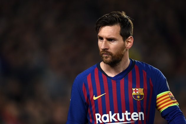 BARCELONA, SPAIN - APRIL 16: Lionel Messi of FC Barcelona looks on during the UEFA Champions League Quarter Final second leg match between FC Barcelona and Manchester United at Camp Nou on April 16, 2019 in Barcelona, Spain. (Photo by Etsuo Hara/Getty Images)