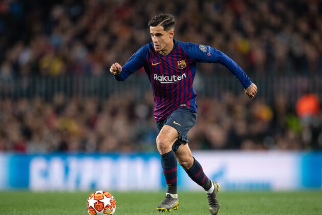 BARCELONA, SPAIN - APRIL 16: Philippe Coutinho of Barcelona controls the ball  during the UEFA Champions League Quarter Final second leg match between FC Barcelona and Manchester United at Camp Nou on April 16, 2019 in Barcelona, Spain. (Photo by Matthias Hangst/Getty Images)