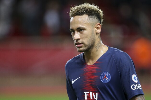 MONACO, MONACO - NOVEMBER 11: Neymar Jr of PSG during the french Ligue 1 match between AS Monaco and Paris Saint-Germain (PSG) at Stade Louis II on November 11, 2018 in Monaco, Monaco. (Photo by Jean Catuffe/Getty Images)