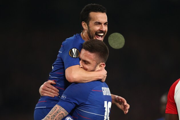 LONDON, ENGLAND - APRIL 18:  Pedro celebrates with Olivier Giroud of Chelsea during the UEFA Europa League Quarter Final Second Leg match between Chelsea and Slavia Praha at Stamford Bridge on April 18, 2019 in London, England. (Photo by Marc Atkins/Getty Images)