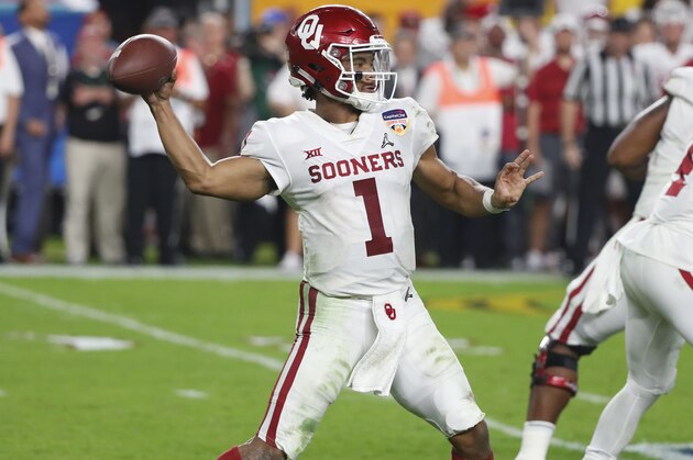 Oklahoma quarterback Kyler Murray (1) looks to pass the ball, during the second half of the Orange Bowl NCAA college football game against Alabama, Saturday, Dec. 29, 2018, in Miami Gardens, Fla. (AP Photo/Wilfredo Lee)