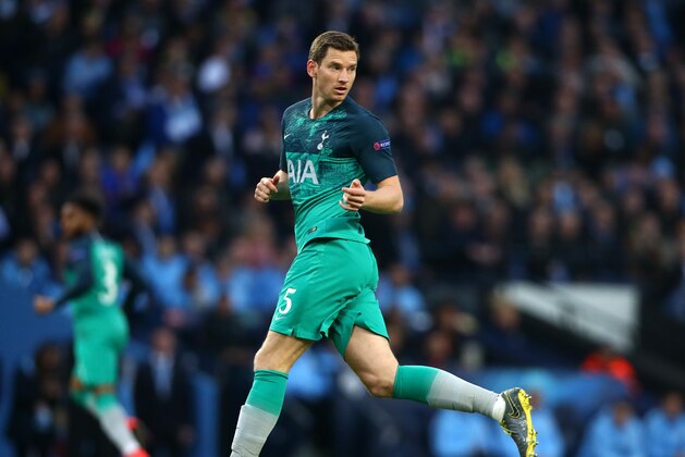 MANCHESTER, ENGLAND - APRIL 17: Jan Vertonghen of Tottenham Hotspur in action during the UEFA Champions League Quarter Final second leg match between Manchester City and Tottenham Hotspur at at Etihad Stadium on April 17, 2019 in Manchester, England. (Photo by Chloe Knott - Danehouse/Getty Images)