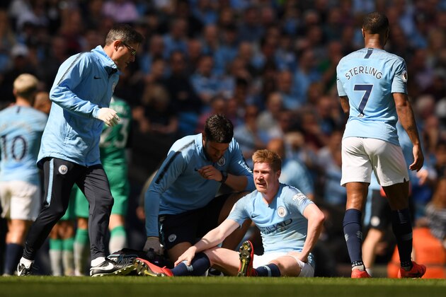 MANCHESTER, ENGLAND - APRIL 20:   Kevin De Bruyne of Manchester City receives treatment for an injury before being substituted during the Premier League match between Manchester City and Tottenham Hotspur at Etihad Stadium on April 20, 2019 in Manchester, United Kingdom. (Photo by Shaun Botterill/Getty Images)