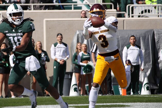 EAST LANSING, MI - SEPTEMBER 29: Sean Bunting #3 of the Central Michigan Chippewas intercepts a pass next to Felton Davis III #18 of the Michigan State Spartans during the first hlaf at Spartan Stadium on September 29, 2018 in East Lansing, Michigan. (Photo by Gregory Shamus/Getty Images)