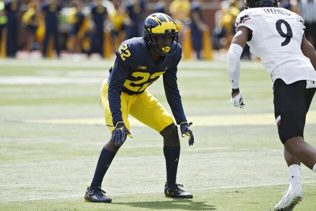ANN ARBOR, MI - SEPTEMBER 09: David Long #22 of the Michigan Wolverines in action during a game against the Cincinnati Bearcats at Michigan Stadium on September 9, 2017 in Ann Arbor, Michigan. Michigan won 36-14. (Photo by Joe Robbins/Getty Images) ANN ARBOR, MI - SEPTEMBER 09: David Long #22 of the Michigan Wolverines in action during a game against the Cincinnati Bearcats at Michigan Stadium on September 9, 2017 in Ann Arbor, Michigan. Michigan won 36-14. (Photo by Joe Robbins/Getty Images)