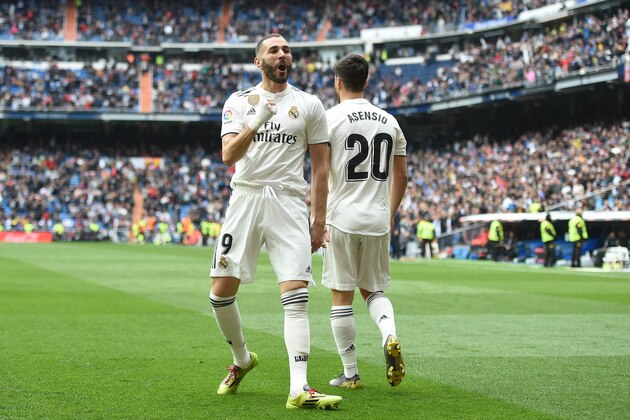 MADRID, SPAIN - APRIL 21: Karim Benzema of Real Madrid CF celebrates after scoring Real's first goal during the La Liga match between Real Madrid CF and Athletic Club at Estadio Santiago Bernabeu on April 21, 2019 in Madrid, Spain. (Photo by Denis Doyle/Getty Images)