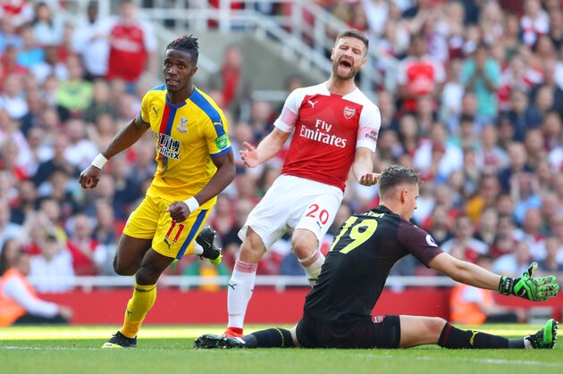 LONDON, ENGLAND - APRIL 21: Wilfried Zaha of Crystal Palace celebrates after scoring his team's second goal whilst Shkodran Mustafi of Arsenal reacts during the Premier League match between Arsenal FC and Crystal Palace at Emirates Stadium on April 21, 2019 in London, United Kingdom. (Photo by Warren Little/Getty Images)