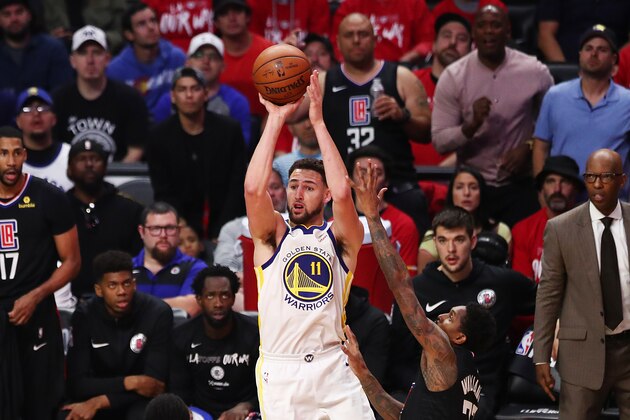 LOS ANGELES, CALIFORNIA - APRIL 21: Klay Thompson #11 of the Golden State Warriors shoots the ball against Lou Williams #23 of the Los Angeles Clippers during the second half of Game Four of Round One of the 2019 NBA Playoffs at Staples Center on April 21, 2019 in Los Angeles, California. NOTE TO USER: User expressly acknowledges and agrees that, by downloading and or using this photograph, User is consenting to the terms and conditions of the Getty Images License Agreement. (Photo by Yong Teck Lim/Getty Images)