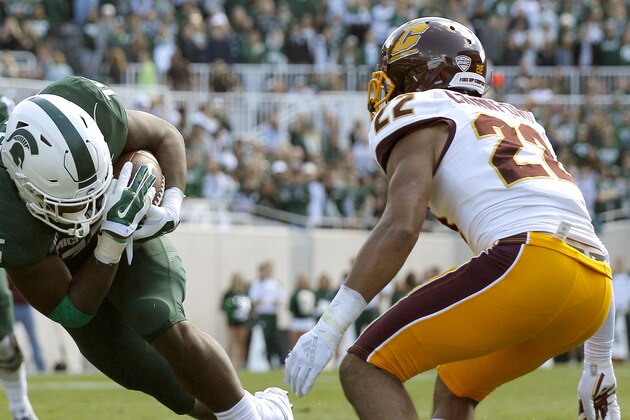 Michigan State's La'Darius Jefferson, center, rushes for a first down against Central Michigan's Xavier Crawford, right, and Malik Fountain during the third quarter of an NCAA college football game, Saturday, Sept. 29, 2018, in East Lansing, Mich. Michigan State won 31-20. (AP Photo/Al Goldis)